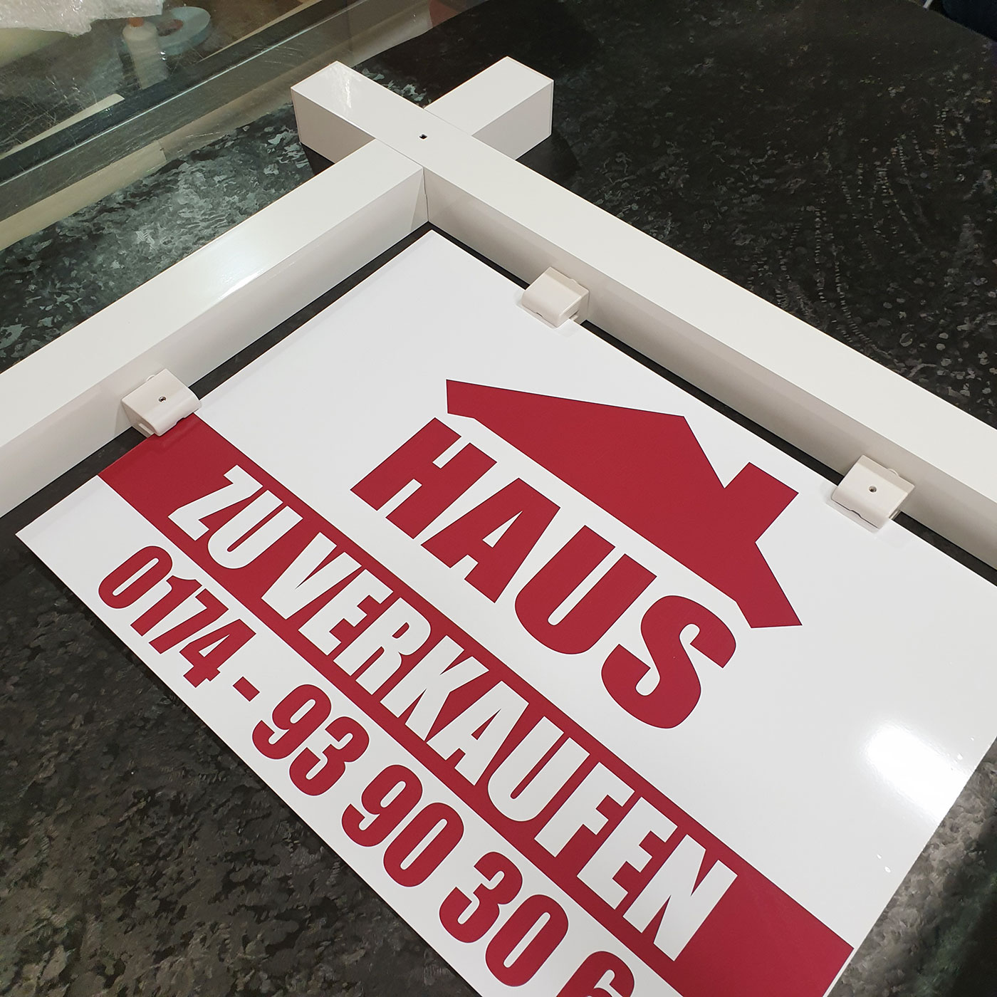 Makler Galgen Alugestell 200cm weiß, mit Erdspies Makler Galgen Alugestell 200cm weiß, mit Erdspies